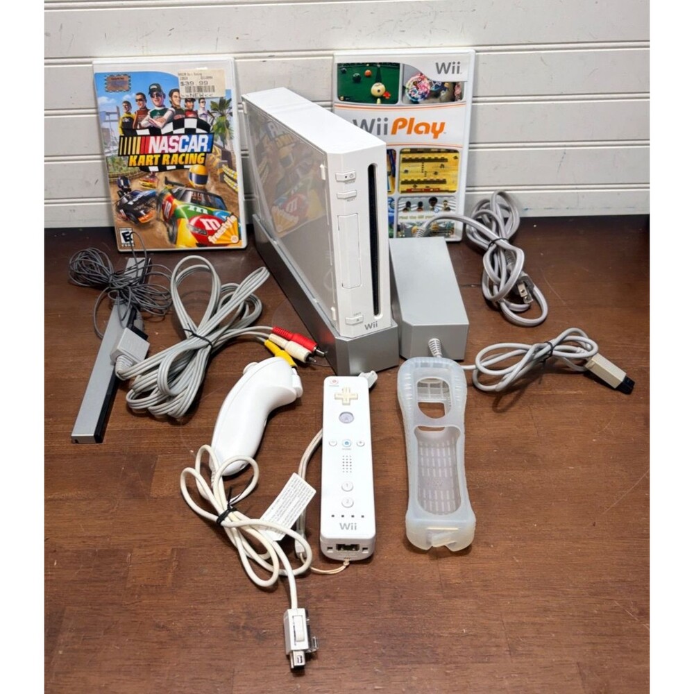 Nintendo Wii Console White RVL-001 GameCube Compatible Bundle *tested*